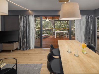 camping-resort-mon-perin-beach-villa-you-and-me-interior-table