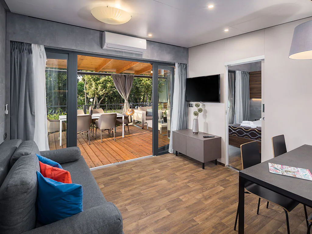 camping-resort-mon-perin-villa-prestige-interior-livingroom