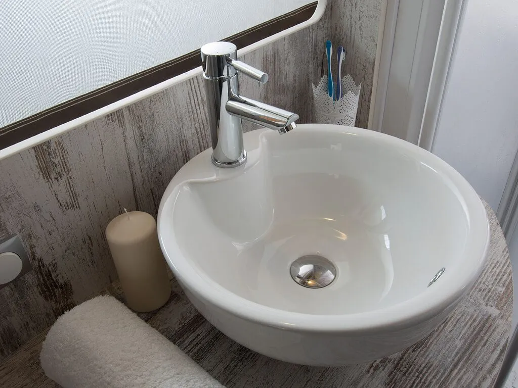 camping-santa-marina-glamping-tent-bathroom-sink