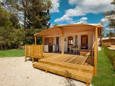 camping-santa-marina-glamping-tent-exterior_ii