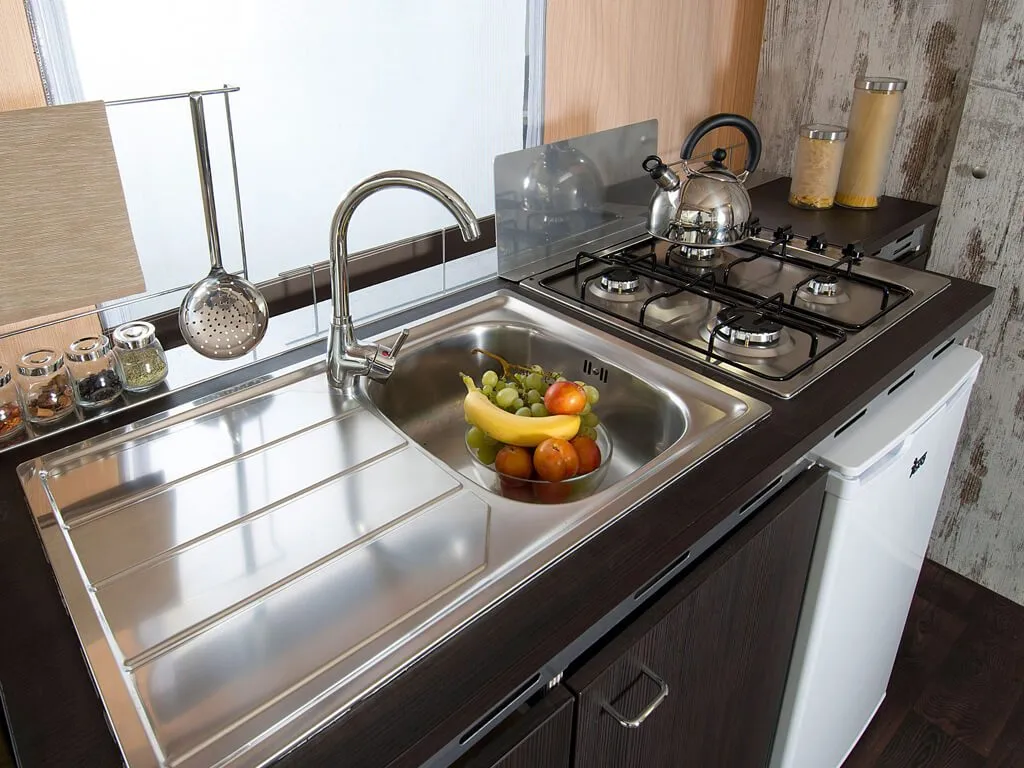 camping-santa-marina-glamping-tent-kitchen