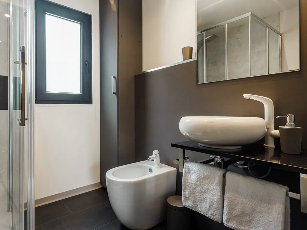 camping-santa-marina-bathroom-of-luxury-mobile-home