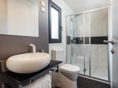 camping-santa-marina-bathroom-of-luxury-mobile-home-ii