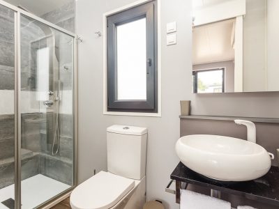 camping-santa-marina-bathroom-of-premium-family-mobile-home-iii