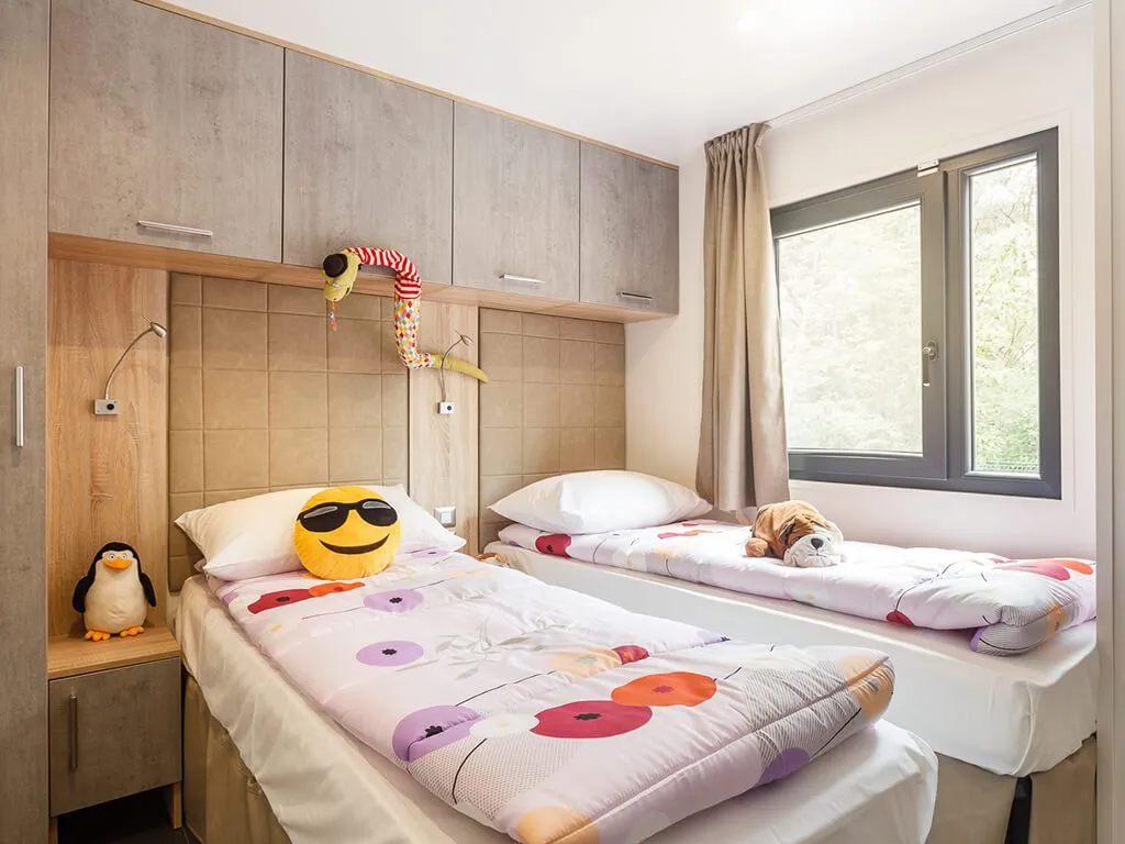 camping-santa-marina-bedroom-of-luxury-mobile-home