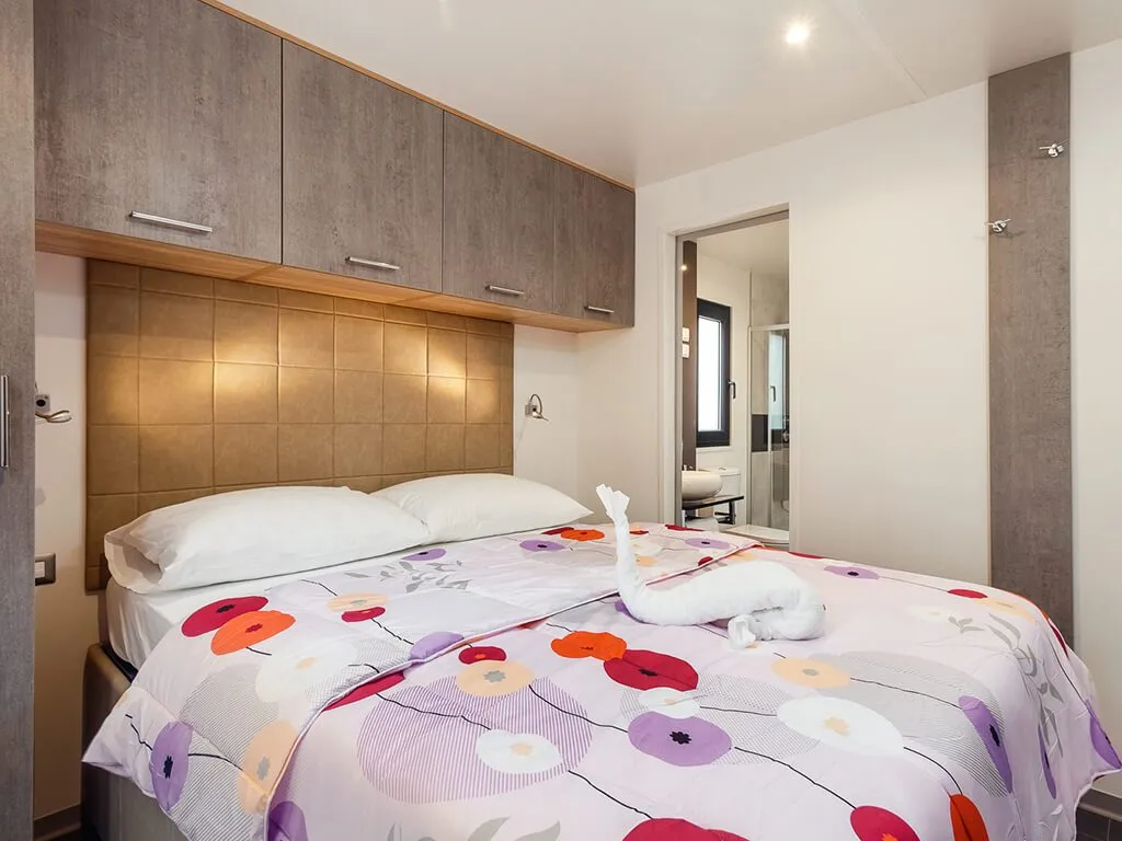 camping-santa-marina-bedroom-of-luxury-mobile-home-ii