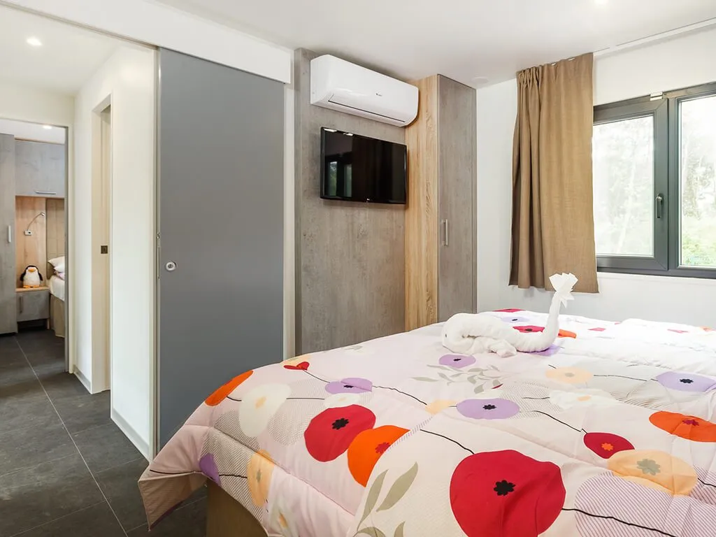 camping-santa-marina-bedroom-of-luxury-mobile-home-iii