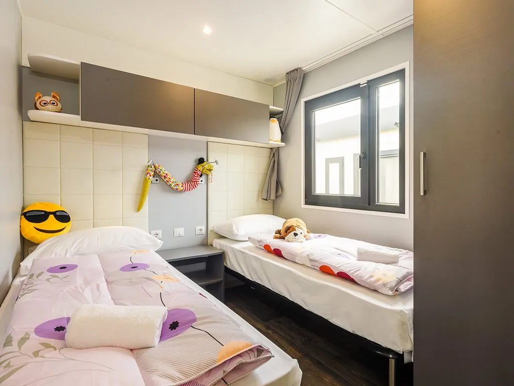 camping-santa-marina-bedroom-of-premium-family-mobile-home