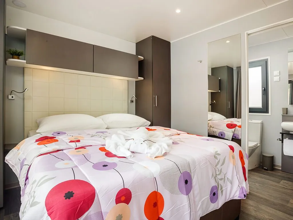 camping-santa-marina-bedroom-of-premium-family-mobile-home-iii