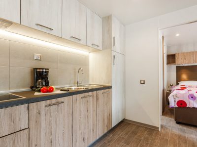 camping-santa-marina-kitchen-of-premium-comfort-mobile-home-ii