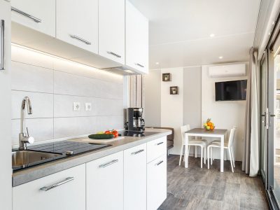 camping-santa-marina-kitchen-of-premium-family-mobile-home-iv