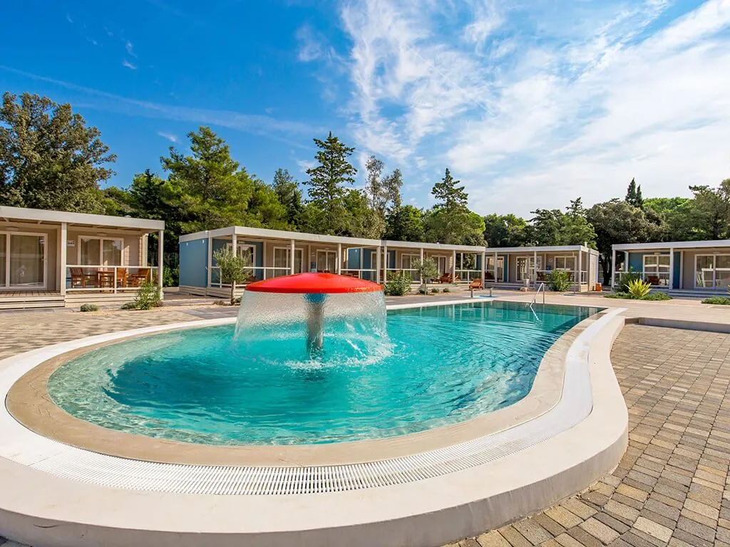 camping-strasko-mobile-homes-with-pool-mediteran-superior