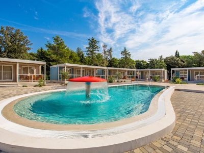 camping-strasko-mobile-homes-with-pool-mediteran-superior