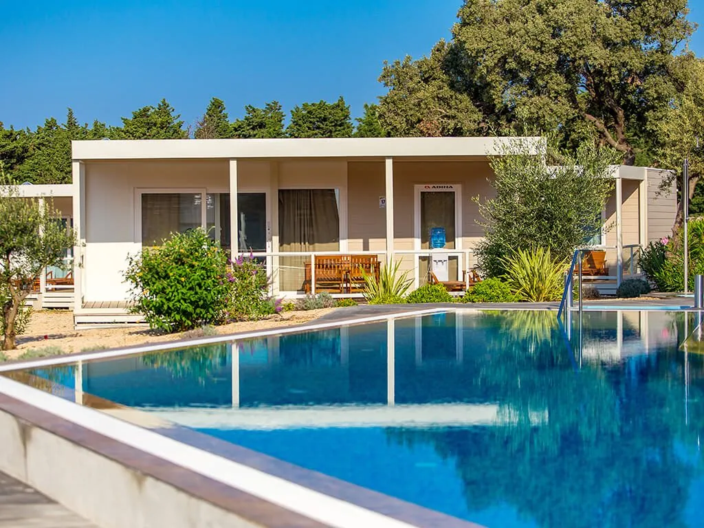 camping-strasko-mobile-homes-with-pool-mediteran-superior-ii