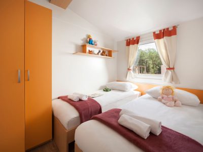 camping-valkanela-premium-mobile-homes-kids-bedroom