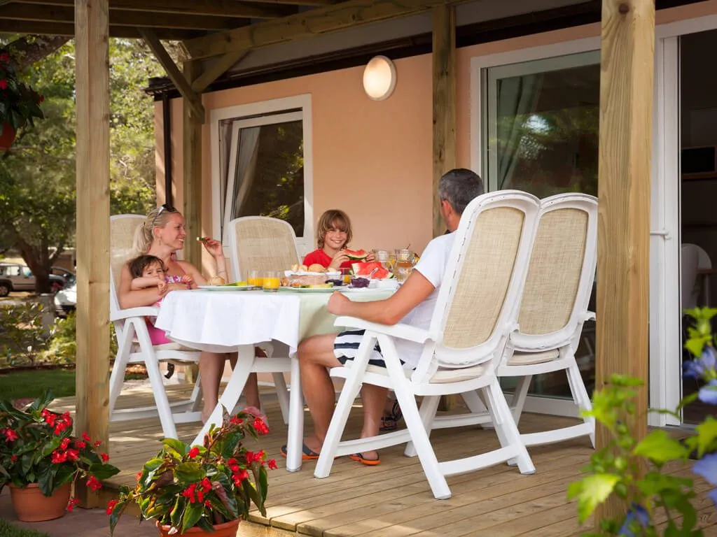 camping-valkanela-premium-mobile-homes-terrace