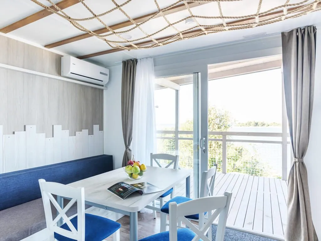 camping-vestar-mobile-homes-superior-family-living-room-dining-room