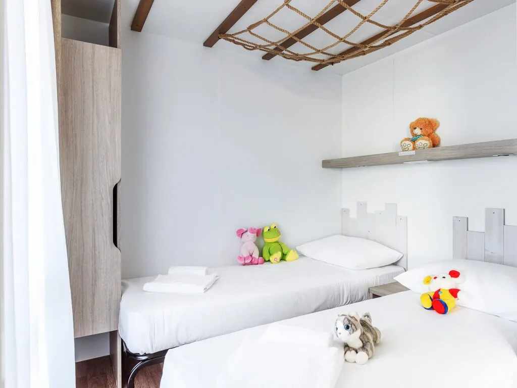 camping-vestar-mobile-homes-superior-kitchen-children-bedroom