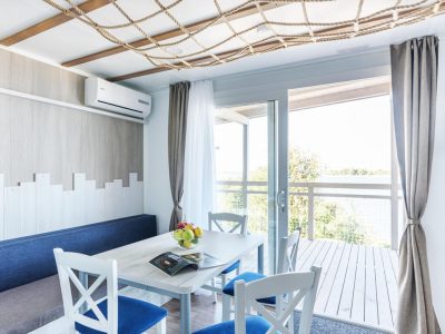 camping-vestar-mobile-homes-superior-living-room-dining-room