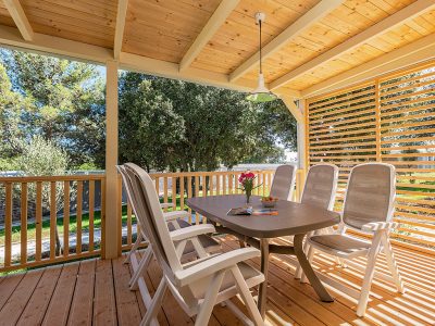 camping-vestar-forest-escape-family-mobile-home-terrace-view