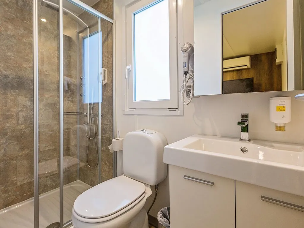 camping-vestar-forest-escape-mobile-home-bathroom
