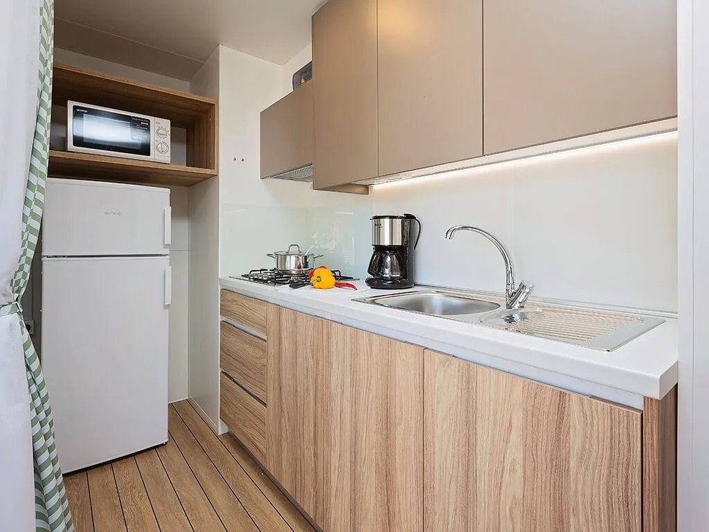 camping-vestar-forest-escape-mobile-home-kitchen