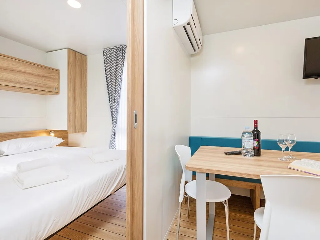 camping-vestar-superior-view-mobile-home-interior-iii