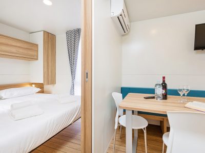 camping-vestar-superior-view-mobile-home-interior-iii