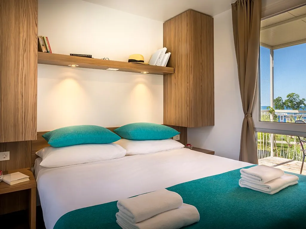 campsite-aminess-park-mareda-mirami-family-mobile-home-bedroom-i