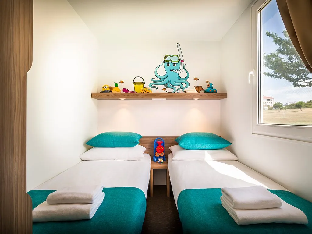 campsite-aminess-park-mareda-mirami-family-mobile-home-bedroom-ii