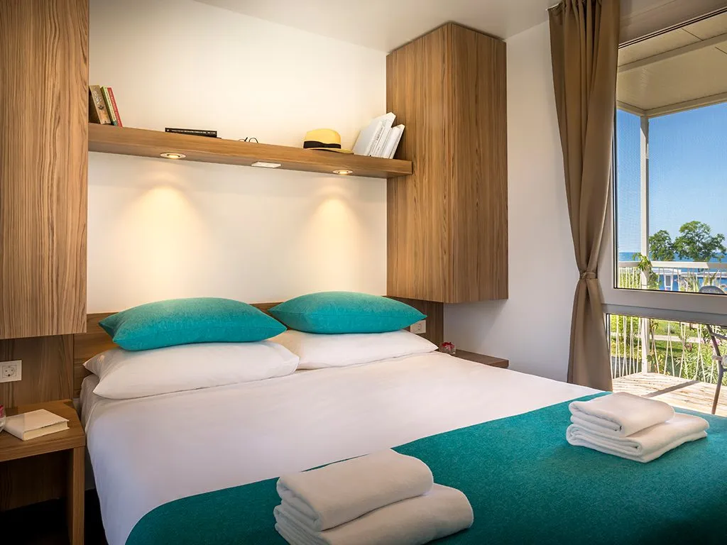 campsite-aminess-park-mareda-mirami-premium-village-bedroom