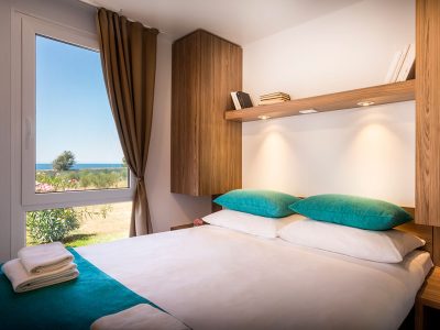 campsite-aminess-park-mareda-prestige-mobile-home-bedroom-i