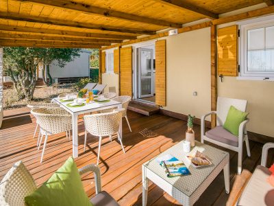 campsite-mon-perin-mobile-home-deluxe-sea-view-exterior-terrace
