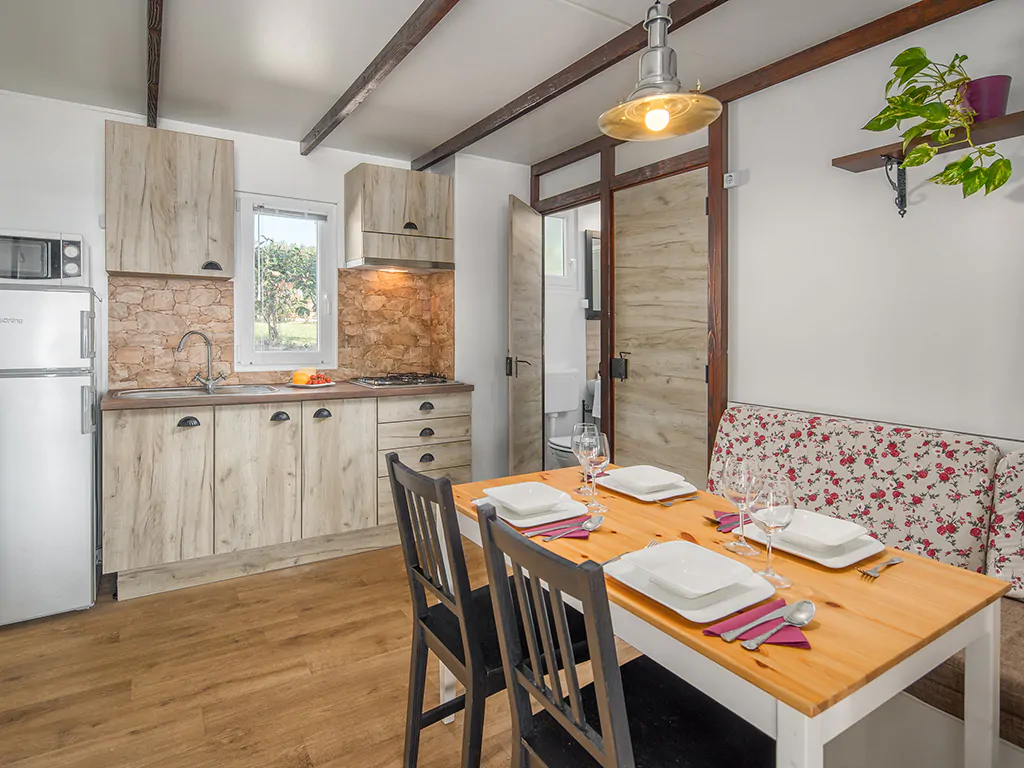 campsite-mon-perin-mobile-home-deluxe-sea-view-interior-living-room