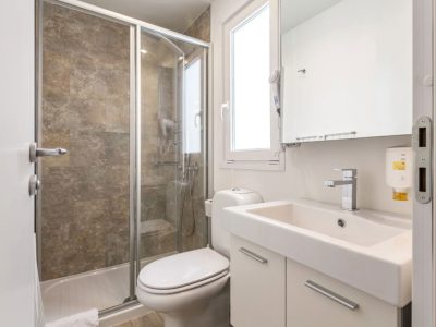 campsite-polari-mobile-home-premium-interior-bathroom