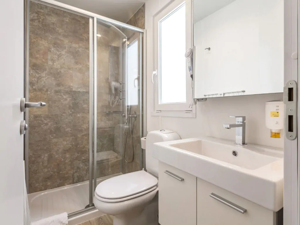 campsite-polari-mobile-home-premium-interior-bathroom