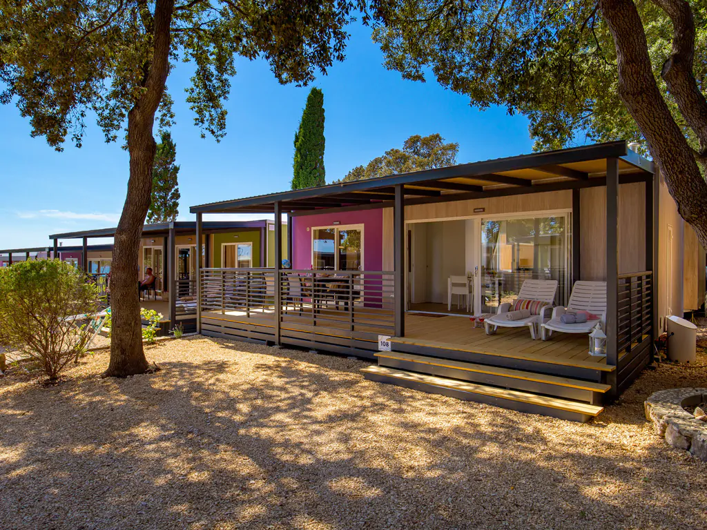 campsite-strasko-mobile-home-exterior-terrace-i