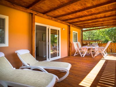 campsite-valkanela-mobile-home-family-exterior-terrace