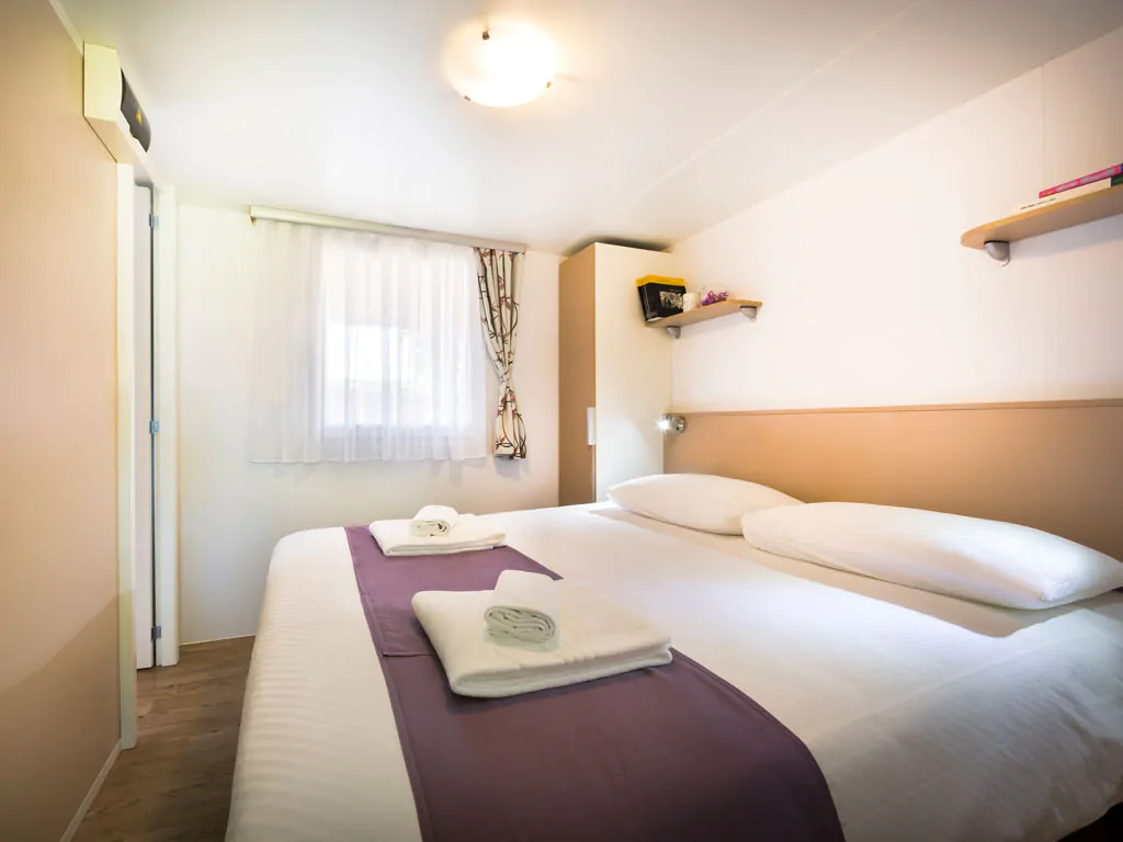 campsite-valkanela-mobile-home-family-interior-bedroom-double-bed