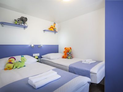 campsite-valkanela-mobile-home-superior-interior-bedroom-single-beds