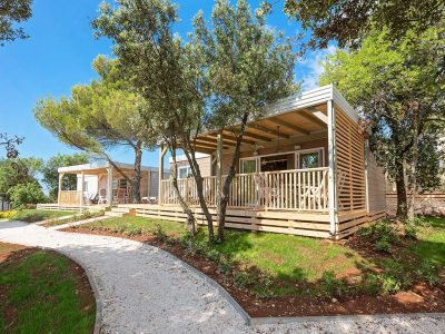 campsite-vestar-forest-escape-family-mobile-homes-exterior