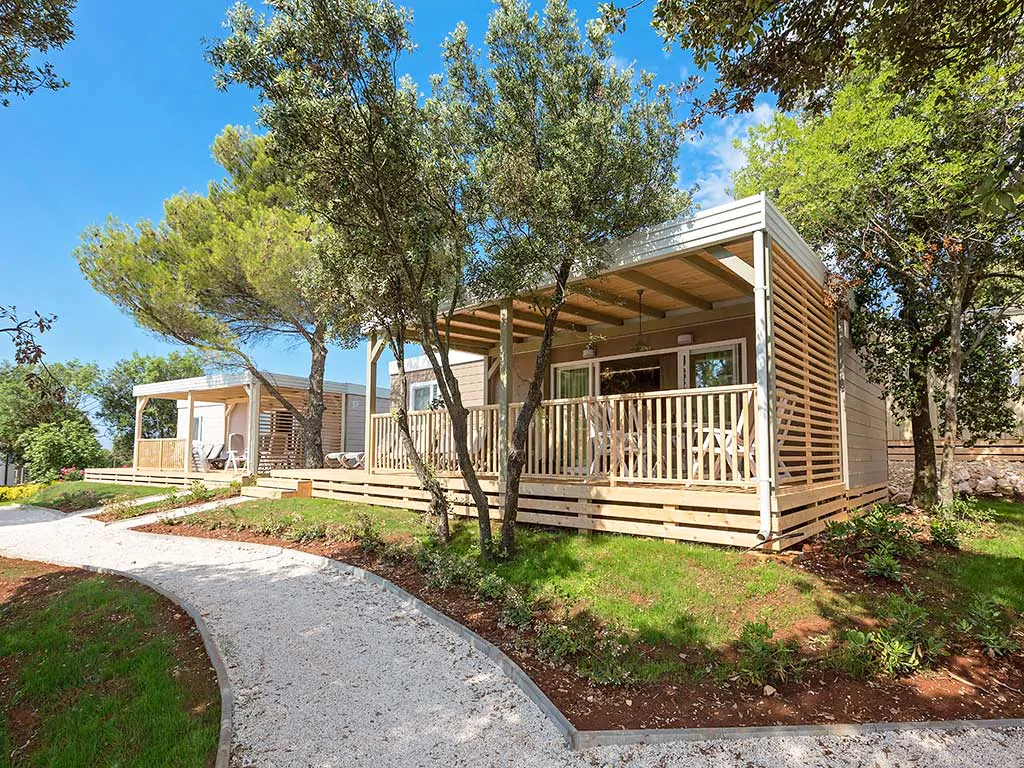 campsite-vestar-forest-escape-family-mobile-homes-exterior