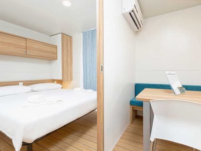 campsite-vestar-superior-view-mobile-homes-bedroom-and-living-room