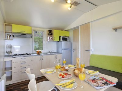 valamar-camping-lanterna-mobile-home-lanterna-home-interior-kitchen