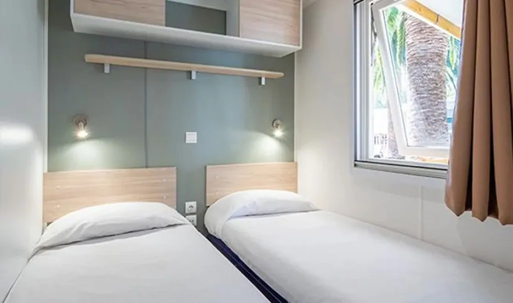 zaton-holiday-resort-comfort-6-interior-single-beds