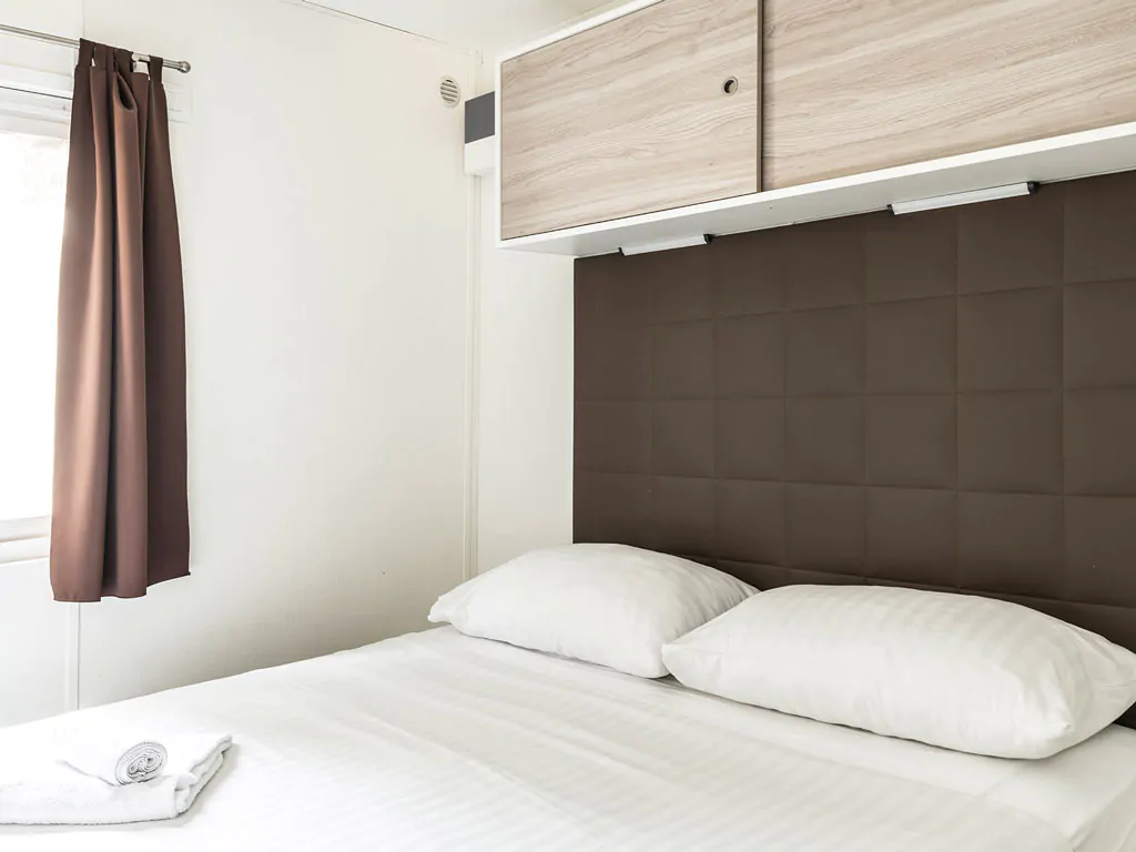 zaton-holiday-resort-premium-interior-bedroom-double-bed-view-window