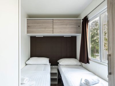 zaton-holiday-resort-premium-interior-bedroom-single-beds