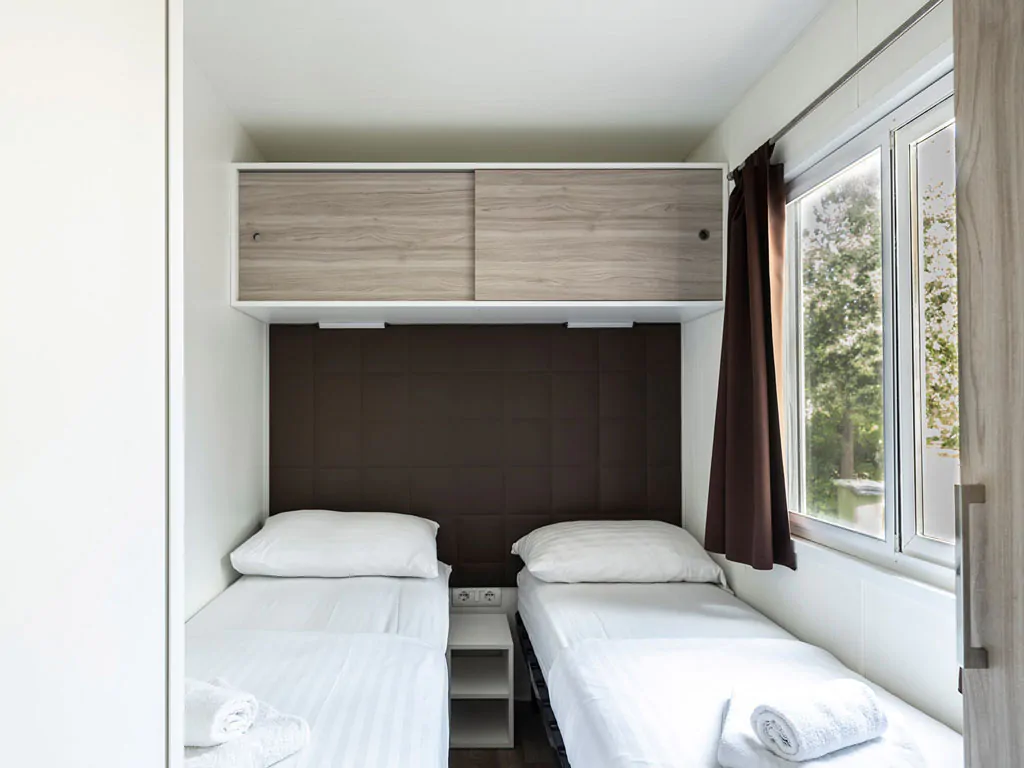 zaton-holiday-resort-premium-interior-bedroom-single-beds