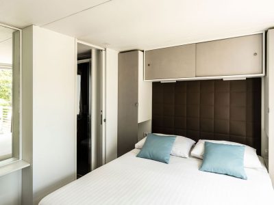 zaton-holiday-resort-superior-interior-bedroom-double-bed
