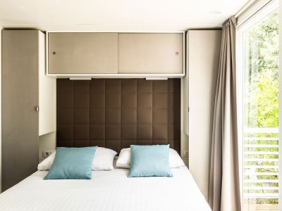 zaton-holiday-resort-superior-interior-bedroom-double-bed-view